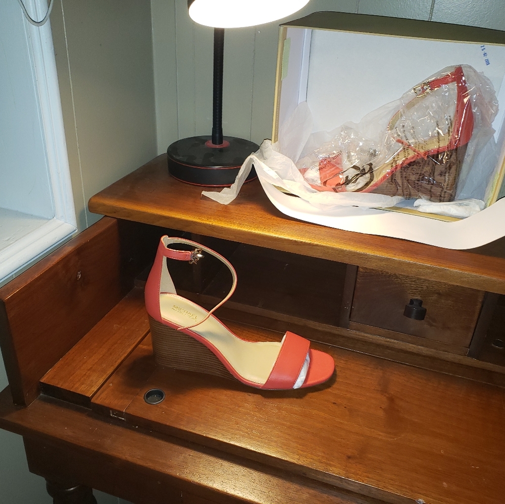 Michael Kors, size 8.5 sea coral